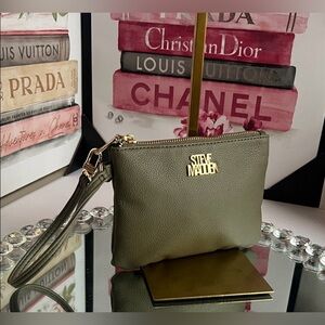 Steve Madden Olive Wristlet EPC